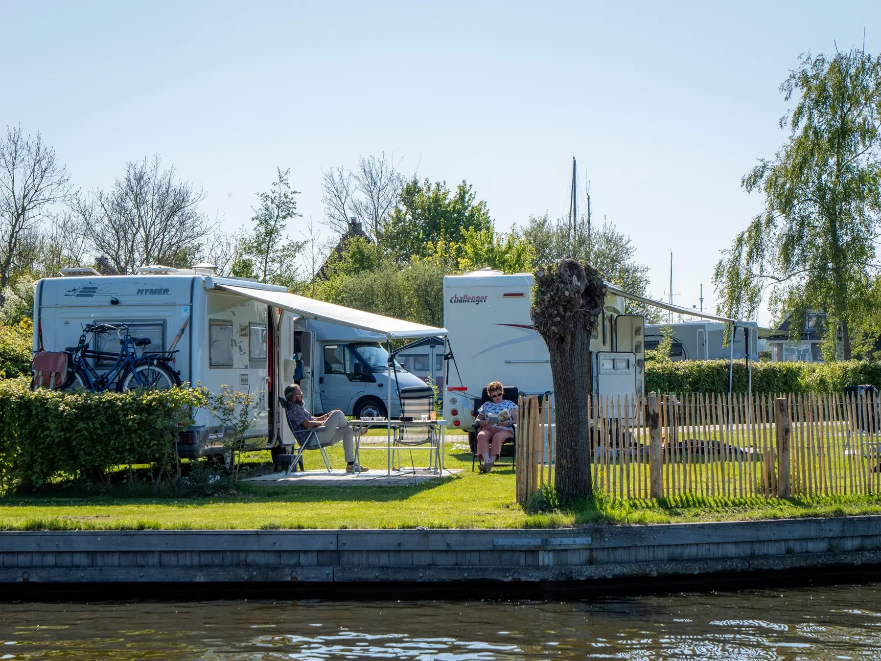 Kampeerplaatsen aan het water De Rakken 4