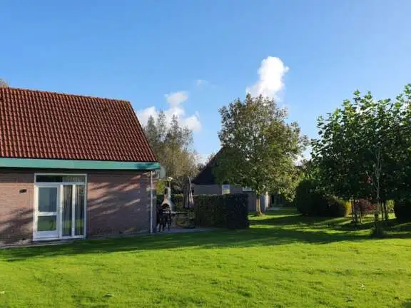 Een knus vakantiehuisje in Friesland nabij het water in Woudsend