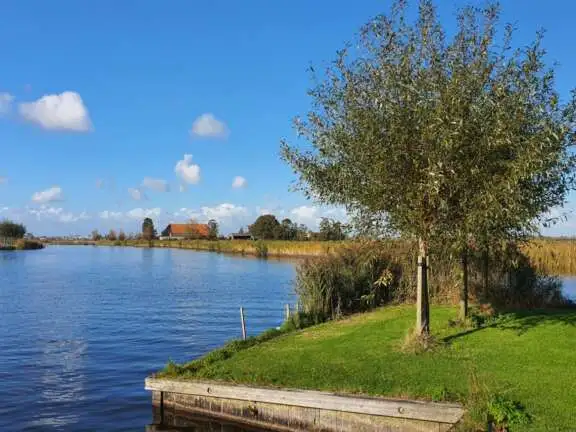 Kamperen aan het water in Friesland Woudsend