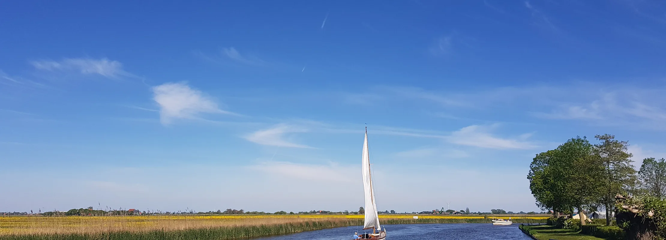 Zeilboot Friese merengebied zuidwest friesland kamperen aan het water